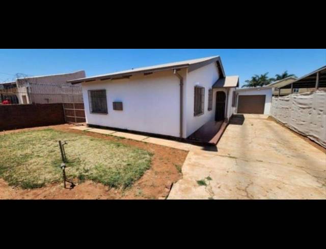 3 BEDROOM HOUSE FOR SALE IN LAUDIUM